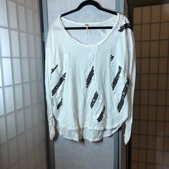 Free People Tops - Free People white tunic with black & white sequins